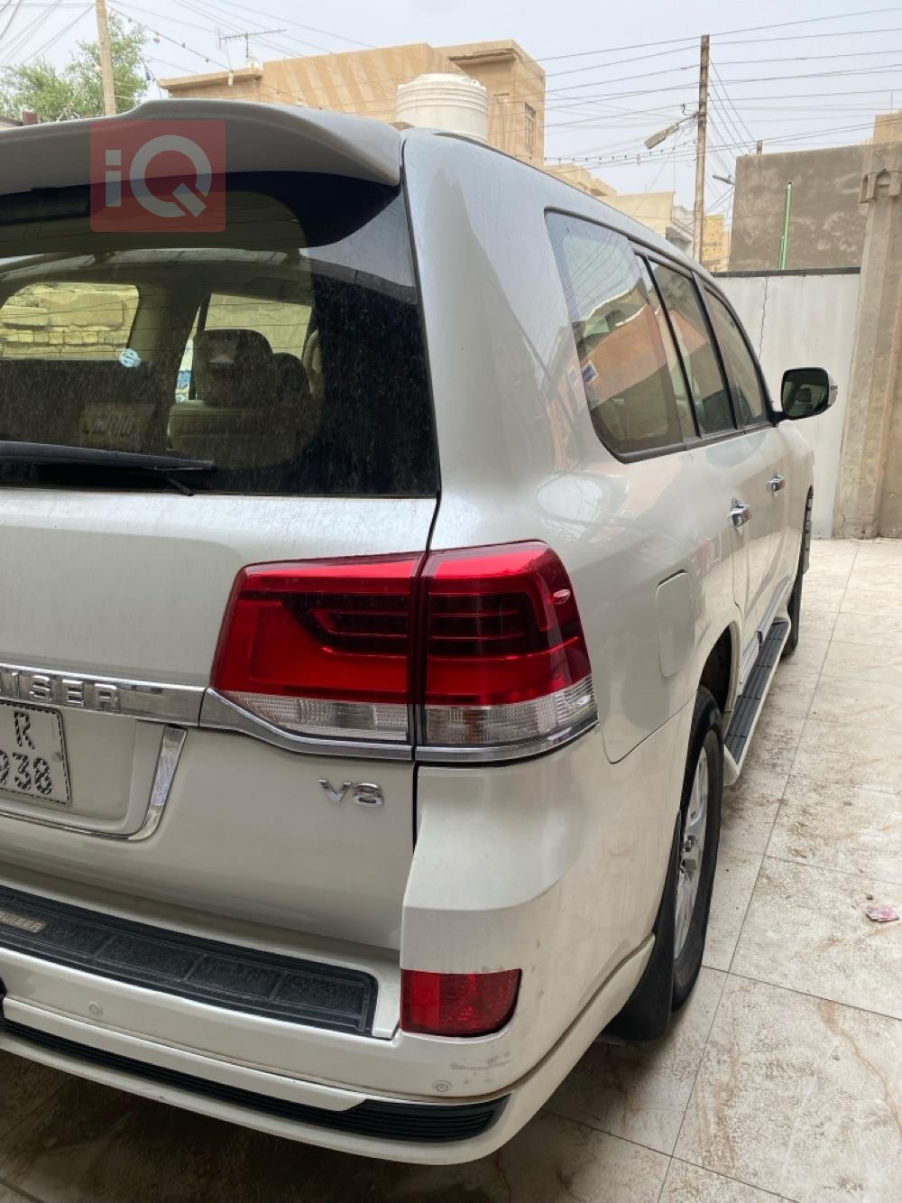 تۆیۆتا لاند کروزەر